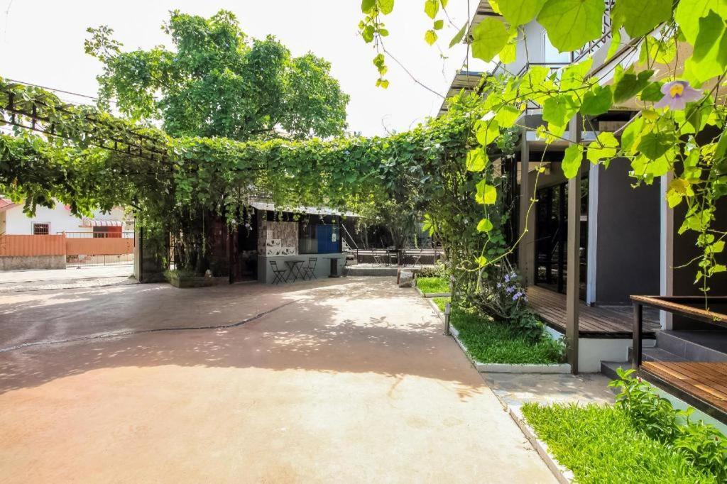 Oyo 271 The Resort Romklao Bangkok Dış mekan fotoğraf
