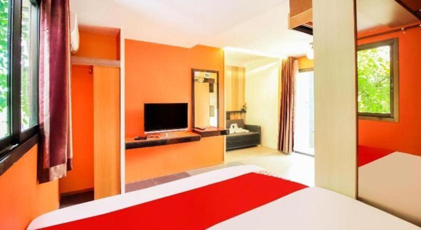 Oyo 271 The Resort Romklao Bangkok Dış mekan fotoğraf